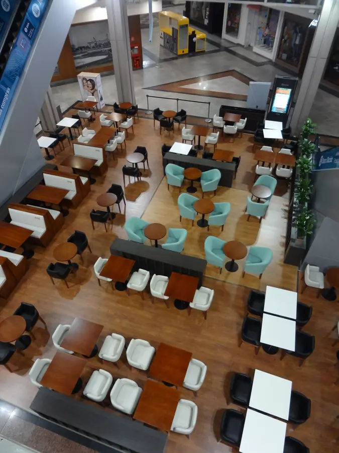 Invernón Arquitectos — El salón visto desde el entrepiso