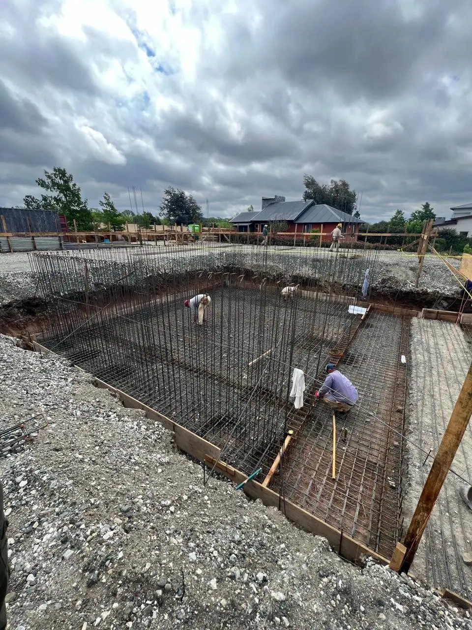 Excavación y armadura de fundación — obra de Invernón Arquitectos en Córdoba