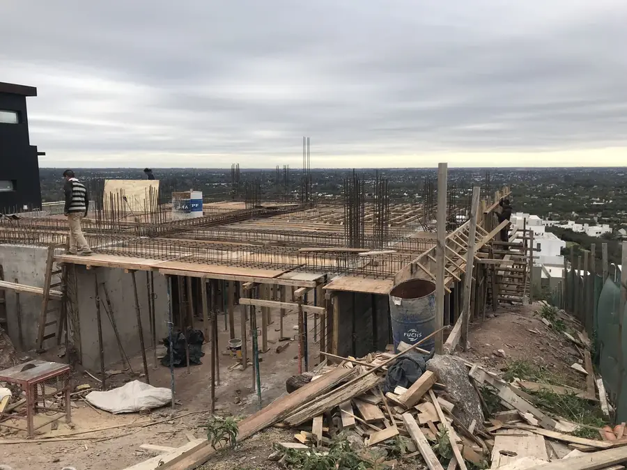Obra de Invernón Arquitectos — Estructura en crecimiento