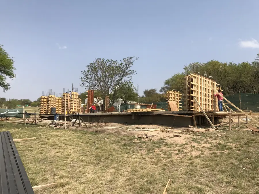 Obra de Invernón Arquitectos — Encofrado de la pileta