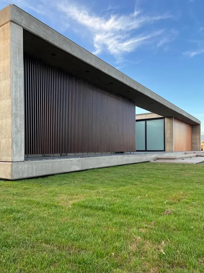 Casa Barrancas — Lateral sur