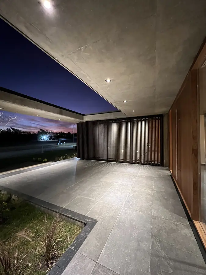 Casa Barrancas — Circulación hacia el patio