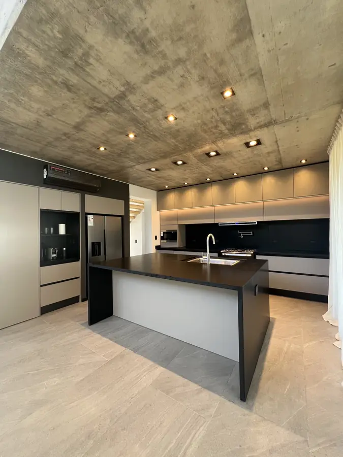 Casa Champaquí 2 — Cocina con isla