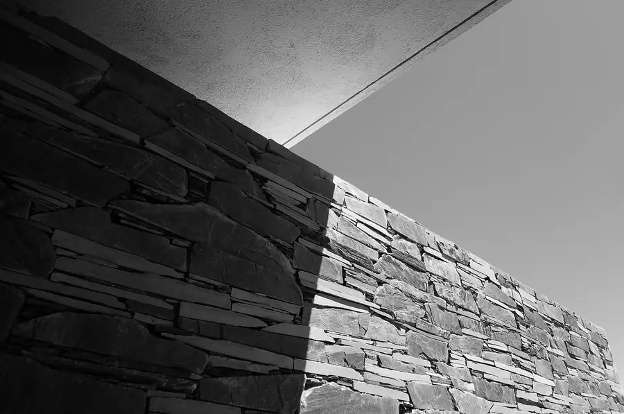 Casa Los Algarrobos — Textura de la laja
