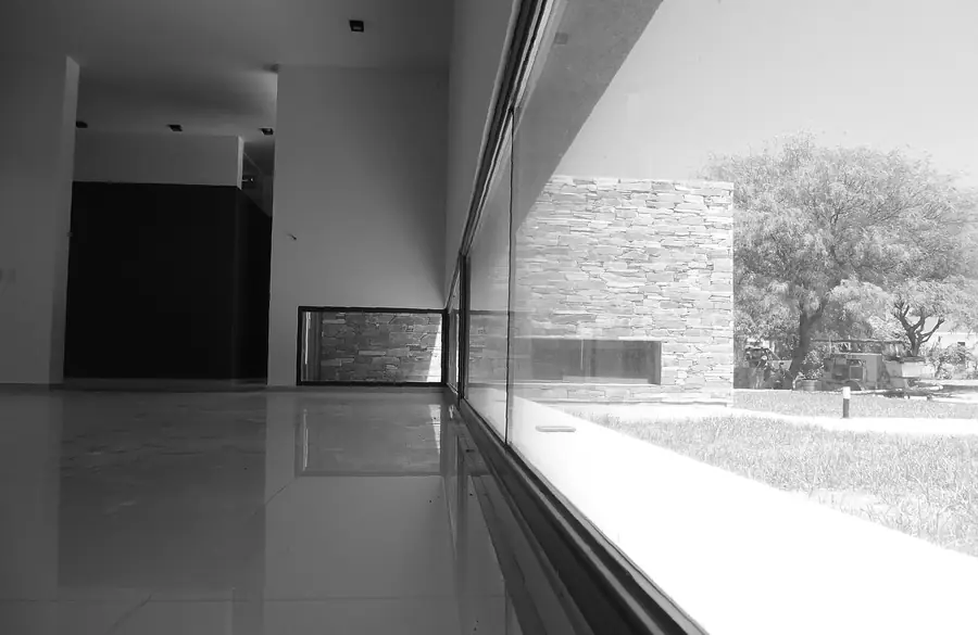 Casa Los Algarrobos — Circulación vidriada