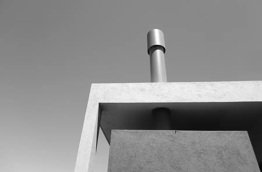 Casa Los Algarrobos — Remate de la chimenea